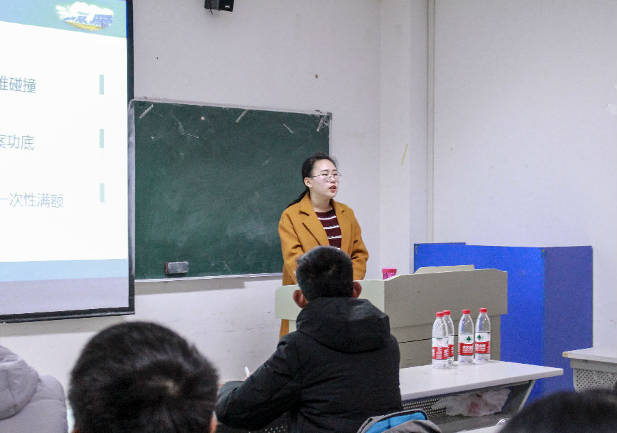 1曹迪同学进行分享.jpg