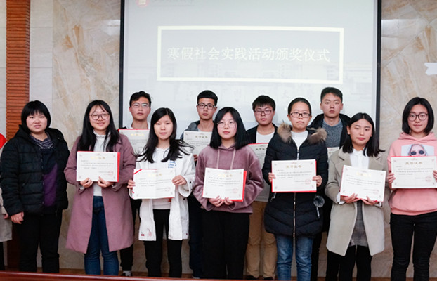 1获奖同学合影.jpg