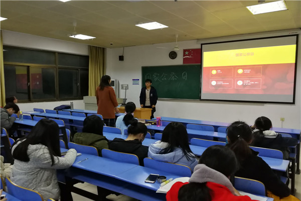 1同学们认真聆听.jpg