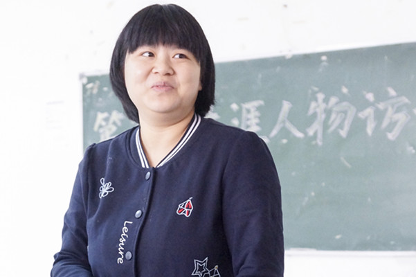 1曹老师讲话.jpg