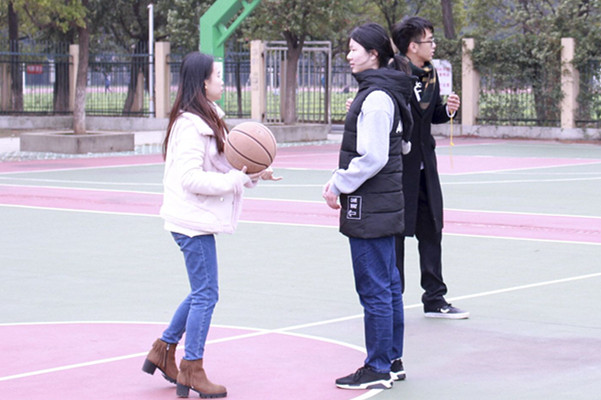 1万老师开球.jpg