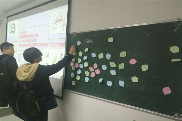 1班级“诚信考试,拒绝作弊”签名仪式.jpg